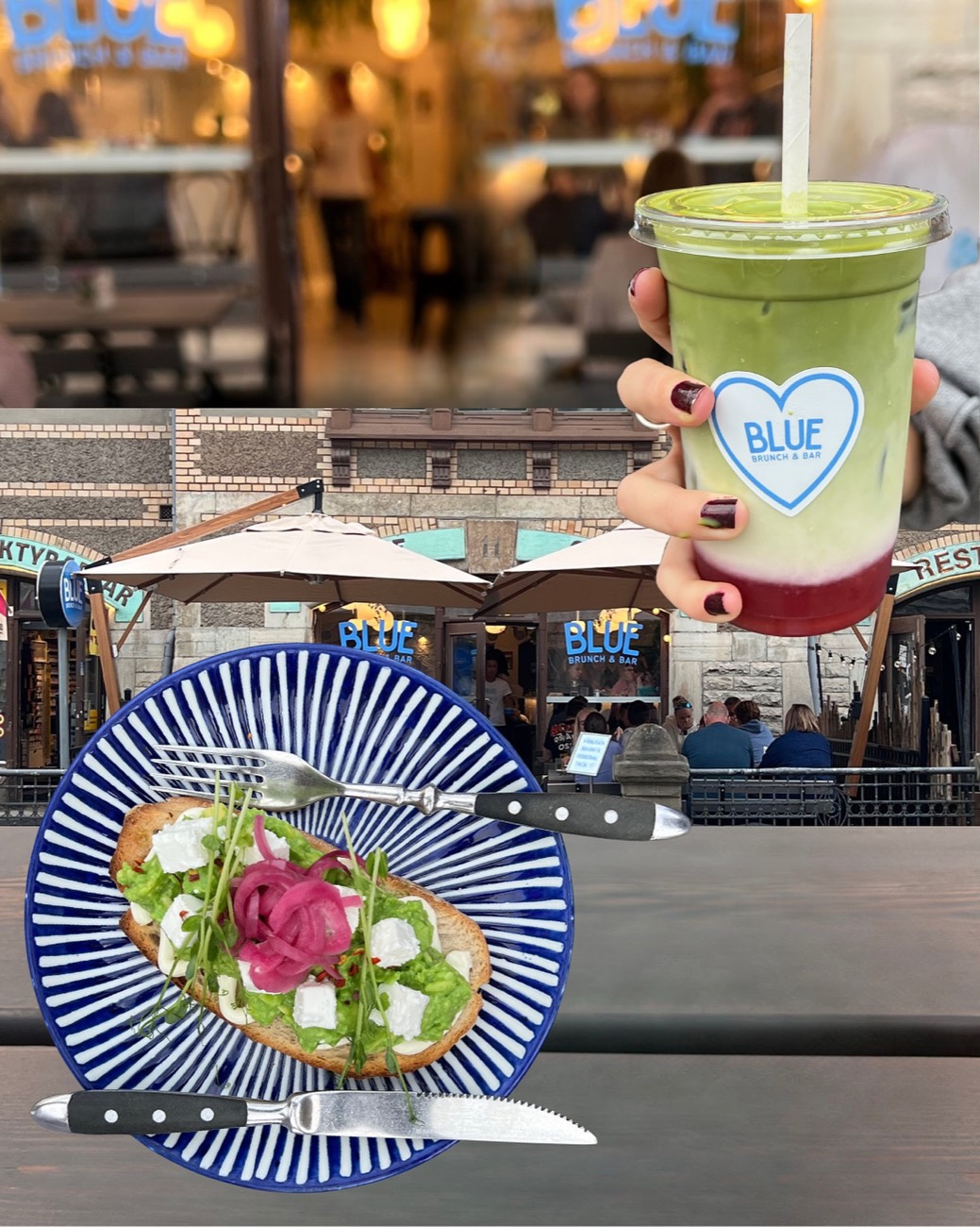 Avokadotoast på randig tallrik och en iced matcha framför Blues fasad med parasoller